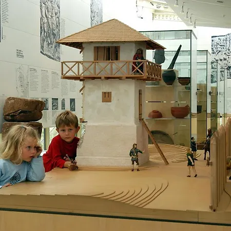 シティ ホテル アンティック 4*