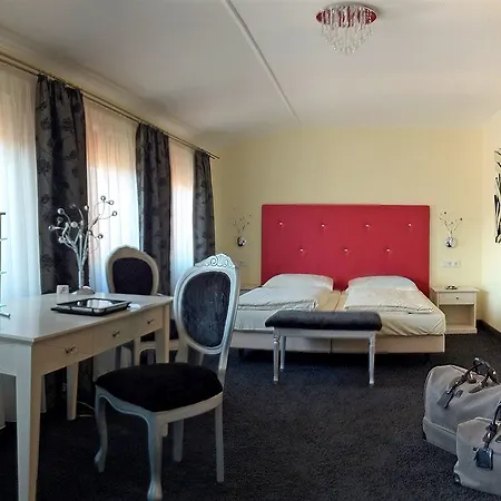 Boutiquehotel Goldhahn Bio Sport & Wellness Hotel 3*