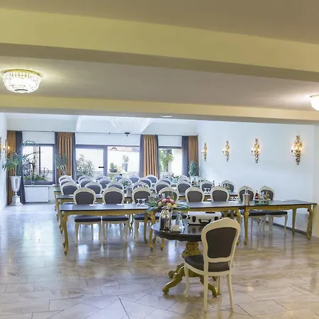 Boutiquehotel Goldhahn Bio Sport & Wellness Hotel 3*